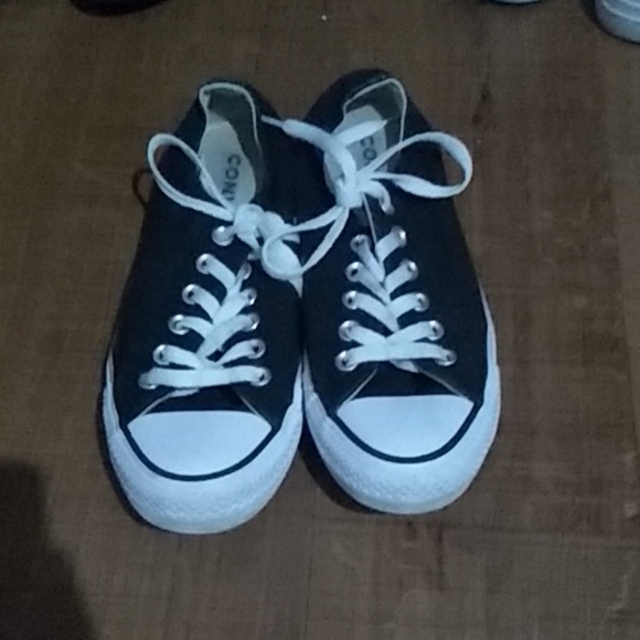 converse with 2 tongues